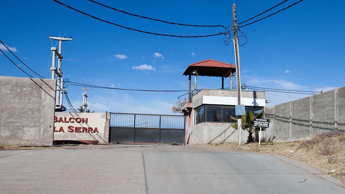 Barrios privados de diferentes características conviven con loteos irregulares y sin servicios en el piedemonte lujanino.