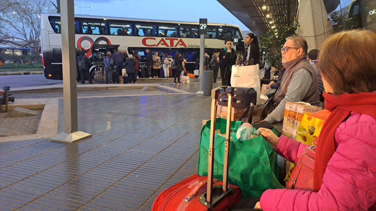 Cientos de chilenos pudieron retornar a su hogar luego de estar varados por semanas tras venir en tour de compras. Cientos de chilenos pudieron retornar a su hogar luego de estar varados por semanas tras venir en tour de compras.