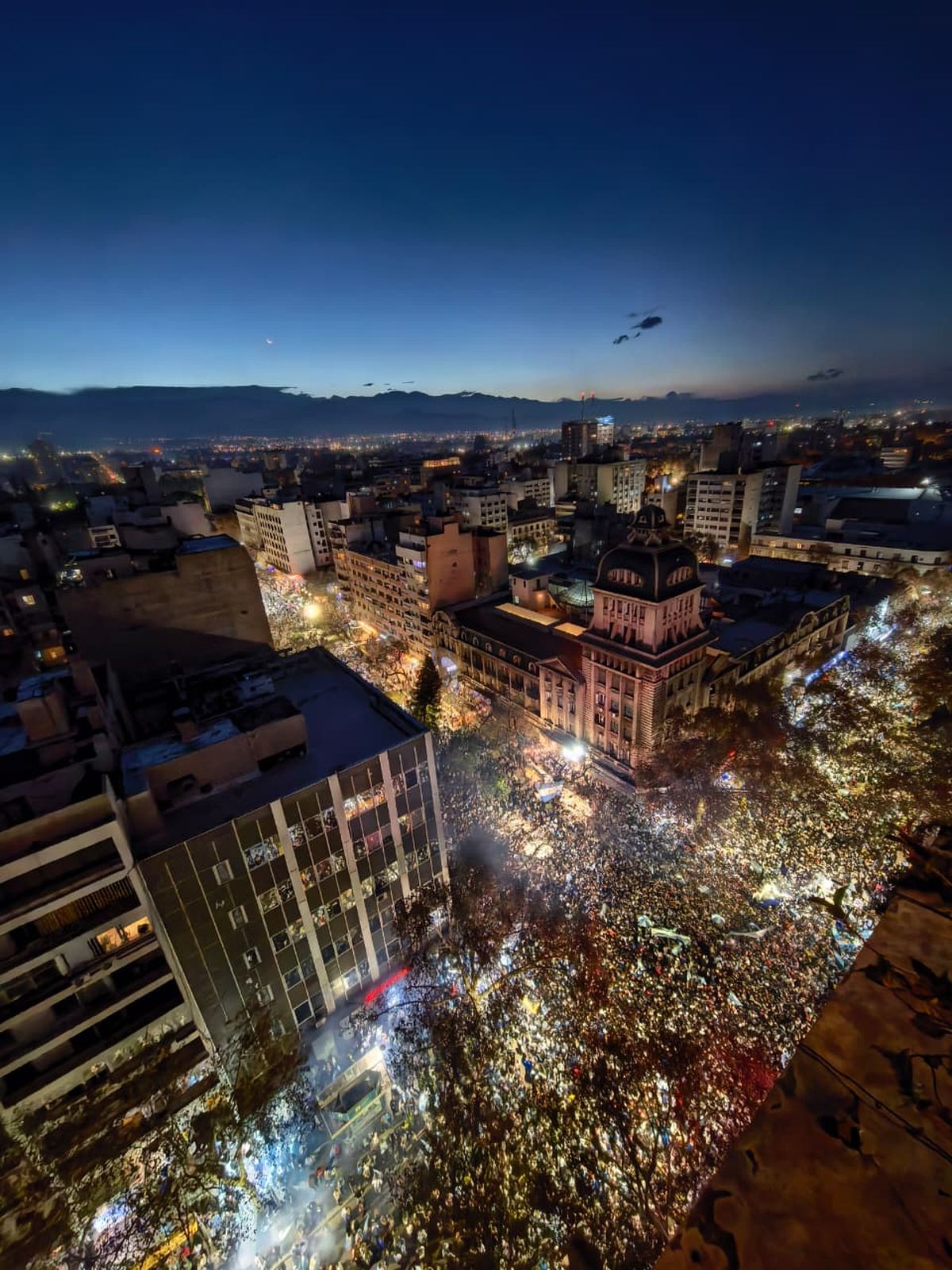 Los mendocinos coparon las calles para festejar el pase de la Selección argentina a la final del Mundial 2026. Imagen: Marcelo Fernández Municipalidad de Capital. Los mendocinos coparon las calles para festejar el pase de la Selección argentina a la final del Mundial 2026. Imagen: Marcelo Fernández Municipalidad de Capital.