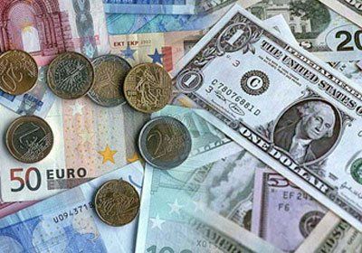 ¿Compro dólares, euros o chilenos?