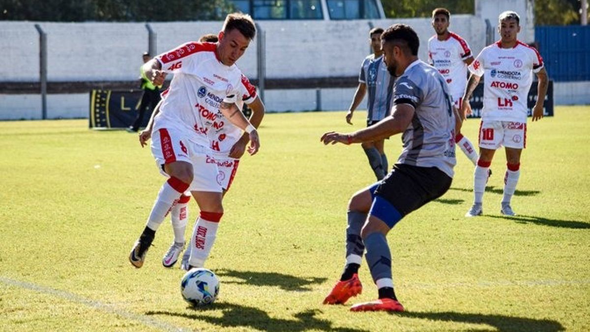 Huracán Las Heras perdió 3 a 1 en su visita a Ciudad de Bolívar.