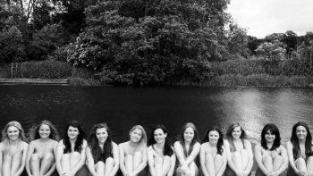 Mujeres se desnudaron para un calendario y Facebook las bloqueó
