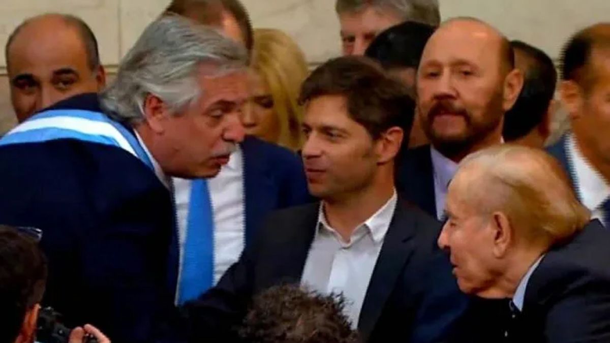 Menem durante la asunción de Alberto Fernandez junto a los gobernadores.