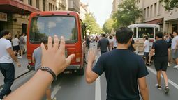 El sorprendente video del extranjero que quedó en shock al ver cómo los argentinos paran el colectivo