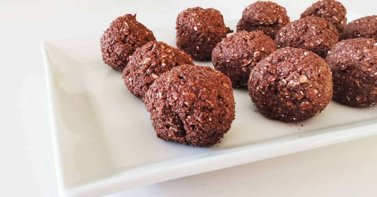 Trufas de avena, banana y chocolate, una de las recetas saludables más ricas. Trufas de avena, banana y chocolate, una de las recetas saludables más ricas.
