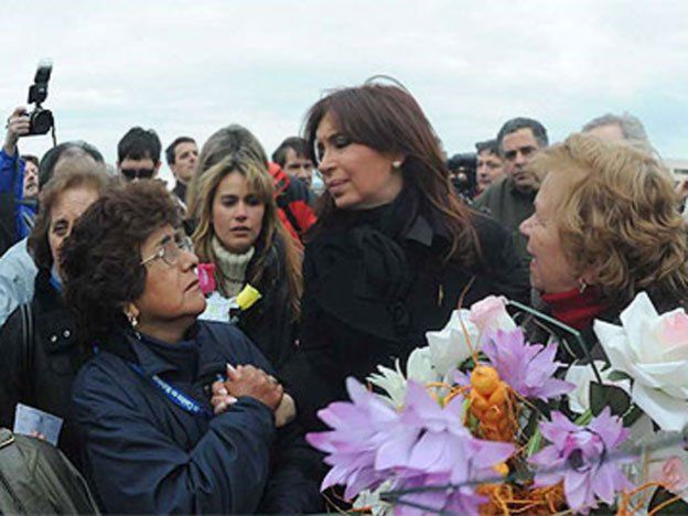 Que Gran Bretaña cumpla lo que ordenó la ONU y se siente a negociar con Argentina, exigió Cristina