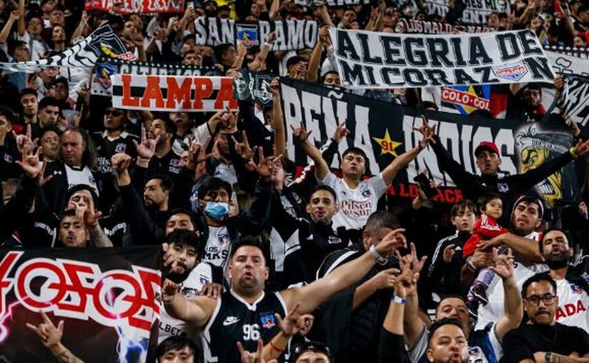 Los barras de los clubes m&aacute;s populares han adoptado las peores modalidades de violencia y corrupci&oacute;n.