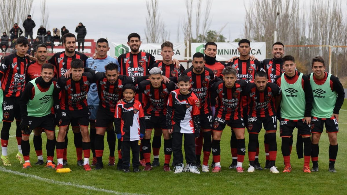 Fundación Amigos por el Deporte goleó al CEC y se metió en la final de la Liga Mendocina.