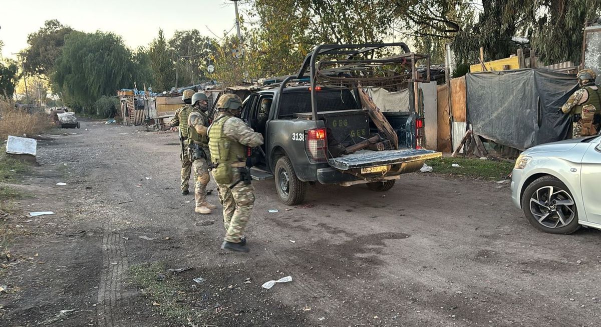 Megaoperativo en el asentamiento Castro durante este jueves. Megaoperativo en el asentamiento Castro durante este jueves. 