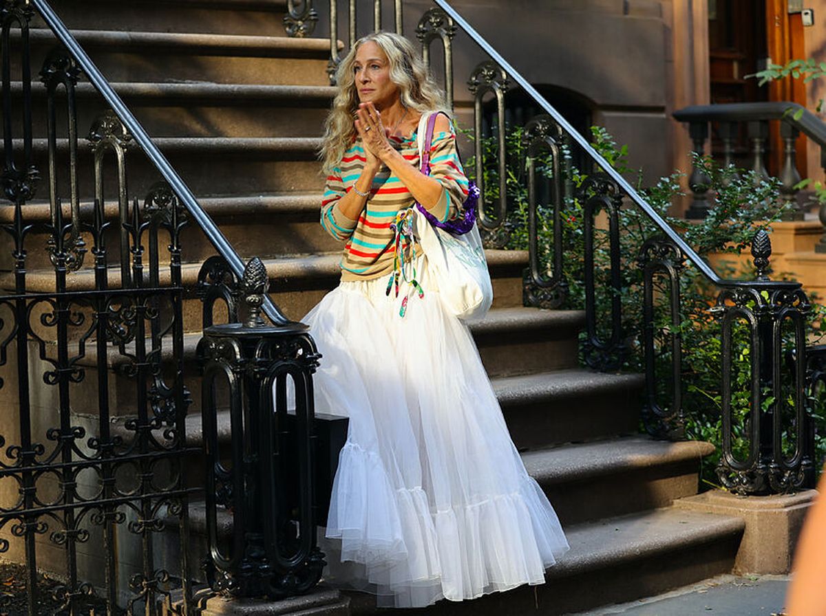 Sarah Jessica Parker interpreta a Carrie Bradshaw. Esta imagen fue tomada en la grabación de la secuela "And just like that..". Foto de Instagram @sarahjessicaparker. Sarah Jessica Parker interpreta a Carrie Bradshaw. Esta imagen fue tomada en la grabación de la secuela "And just like that..". Foto de Instagram @sarahjessicaparker.