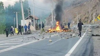 Video: tremendo momento de un camionero sanjuanino en Chile que quedó en medio de una barricada