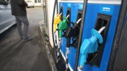 El Gobierno desdobló otra vez la suba de los combustibles