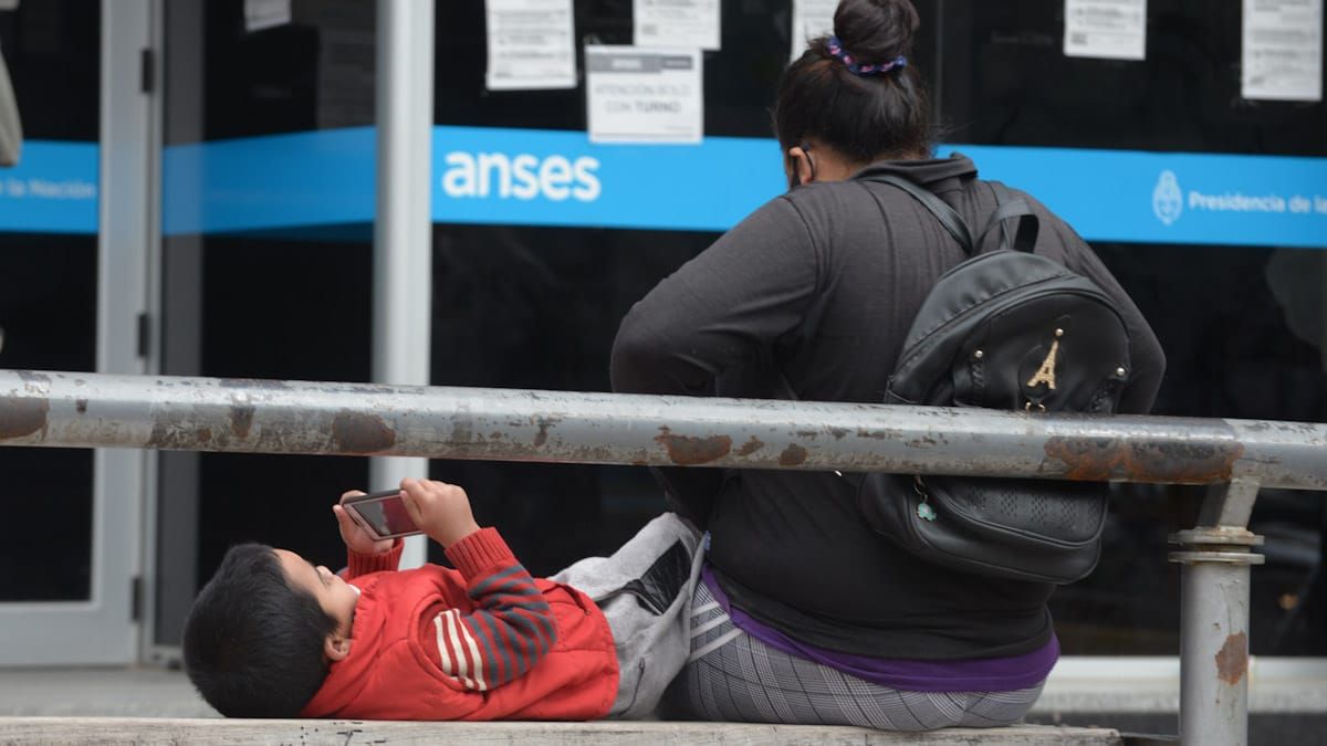 ANSES, IFE 4, AUH, Jubilados, Progresar: quiénes cobran este martes 3 de noviembre y cómo sigue el calendario de pagos