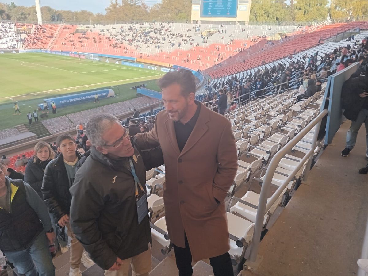 Alejandro Domínguez y Fede Chiapetta en el Malvinas Argentinas, disfrutando del Mundial Sub 20 Alejandro Domínguez y Fede Chiapetta en el Malvinas Argentinas, disfrutando del Mundial Sub 20