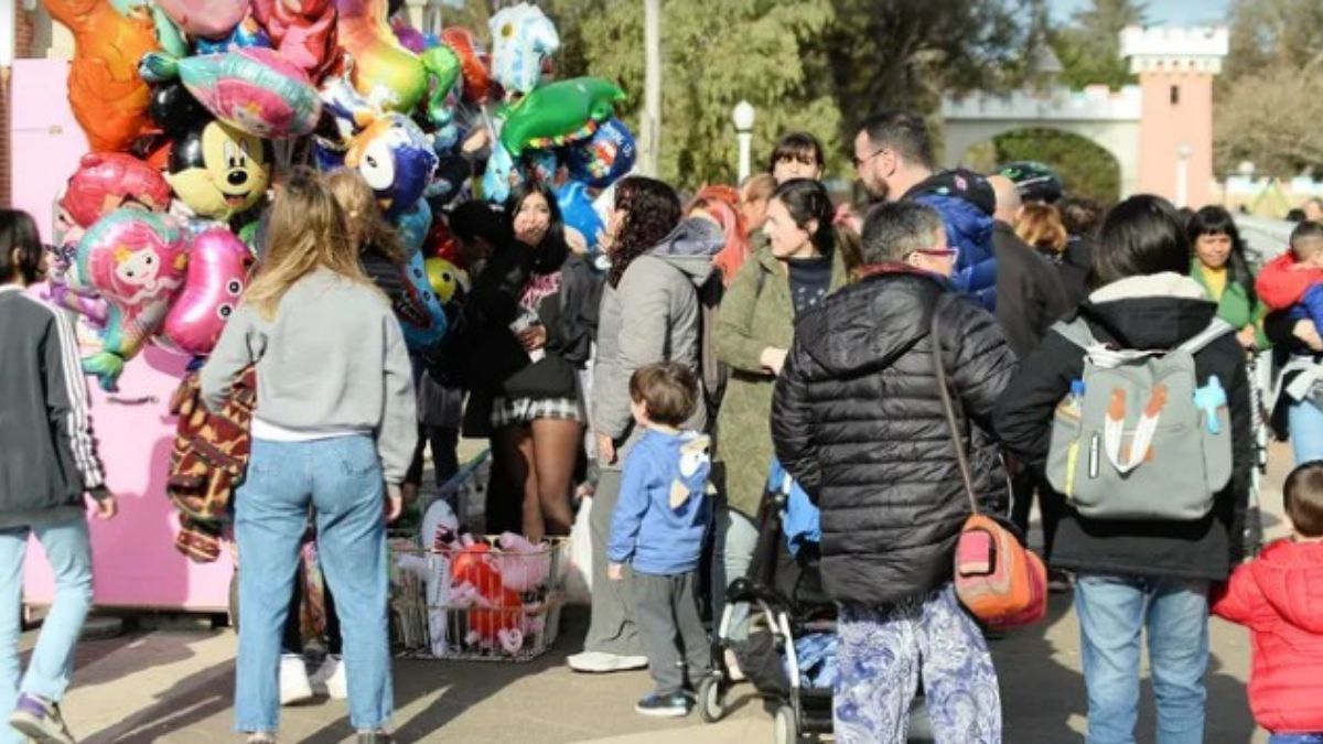 No se me ocurre nada más estresante que esta imagen de vacaciones de invierno. Un invalorable plan es quedarse jugando al tutti frutti en casa. No se me ocurre nada más estresante que esta imagen de vacaciones de invierno. Un invalorable plan es quedarse jugando al tutti frutti en casa.