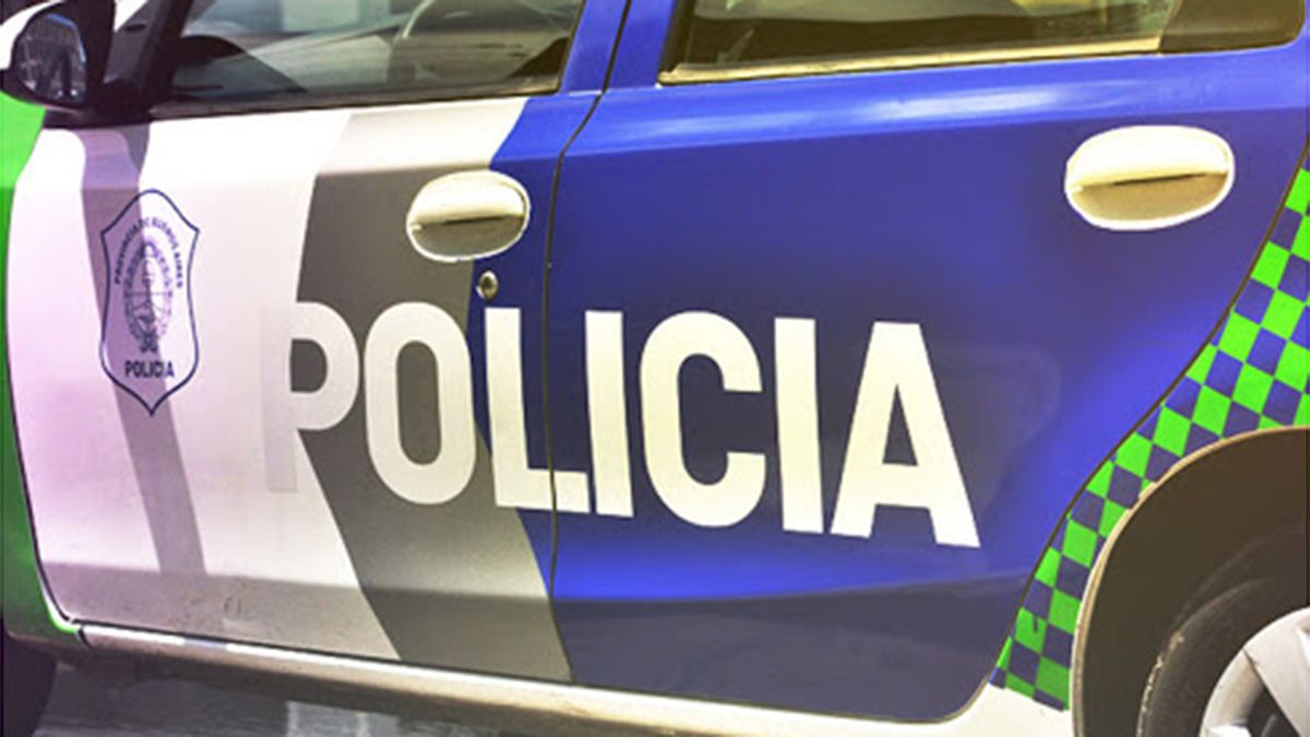 Justicia por mano propia. Vecinos ataron desnudo a un joven en un poste.