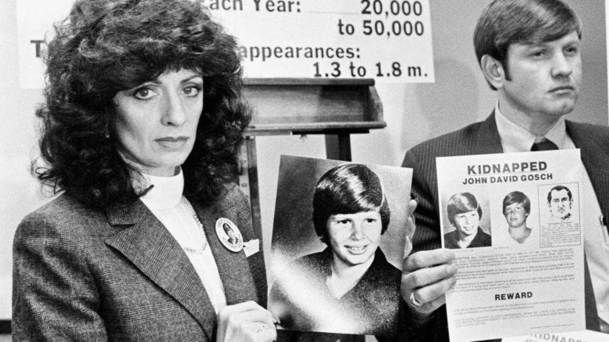 Los padres del niño desaparecido lo buscaron durante años.