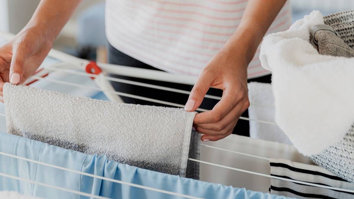 Para secar la ropa recién lavada de manera simple y rápida durante el invierno, prueba con estos trucos caseros del hogar. Para secar la ropa recién lavada de manera simple y rápida durante el invierno, prueba con estos trucos caseros del hogar.