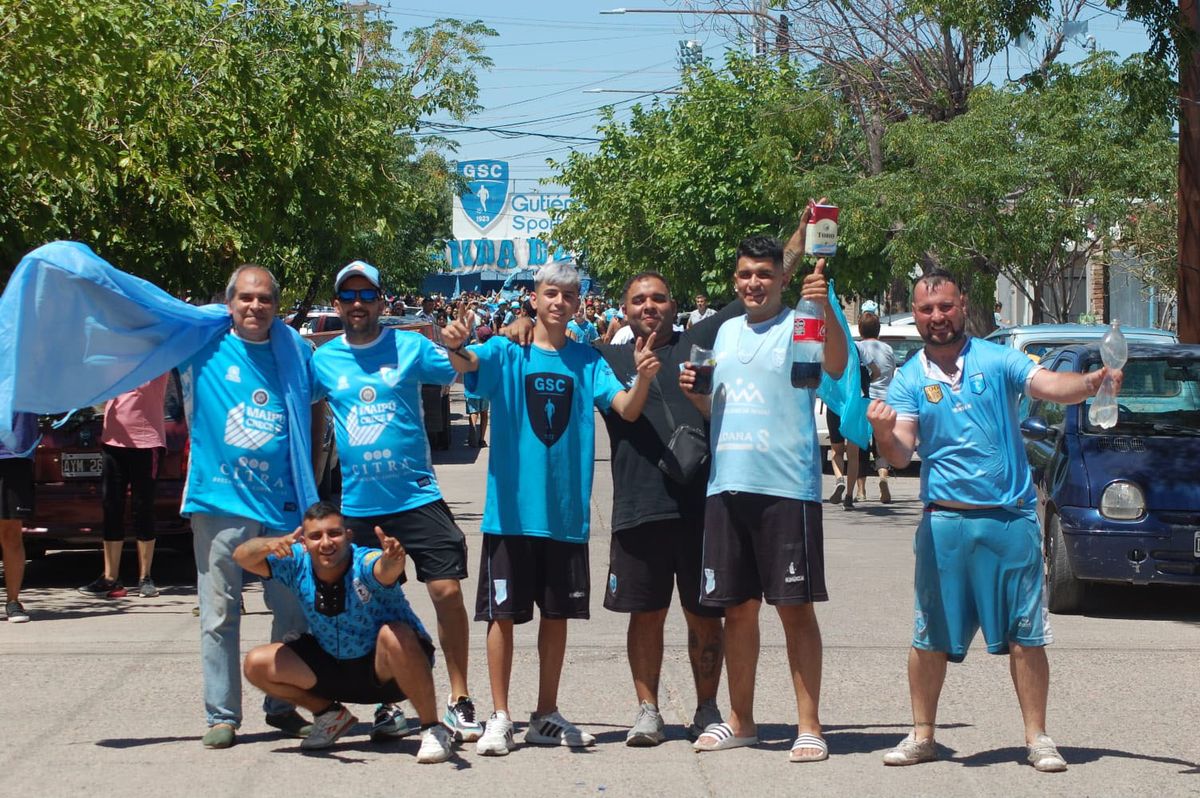 Un lunes que se vistió de Celeste. Un lunes que se vistió de Celeste.
