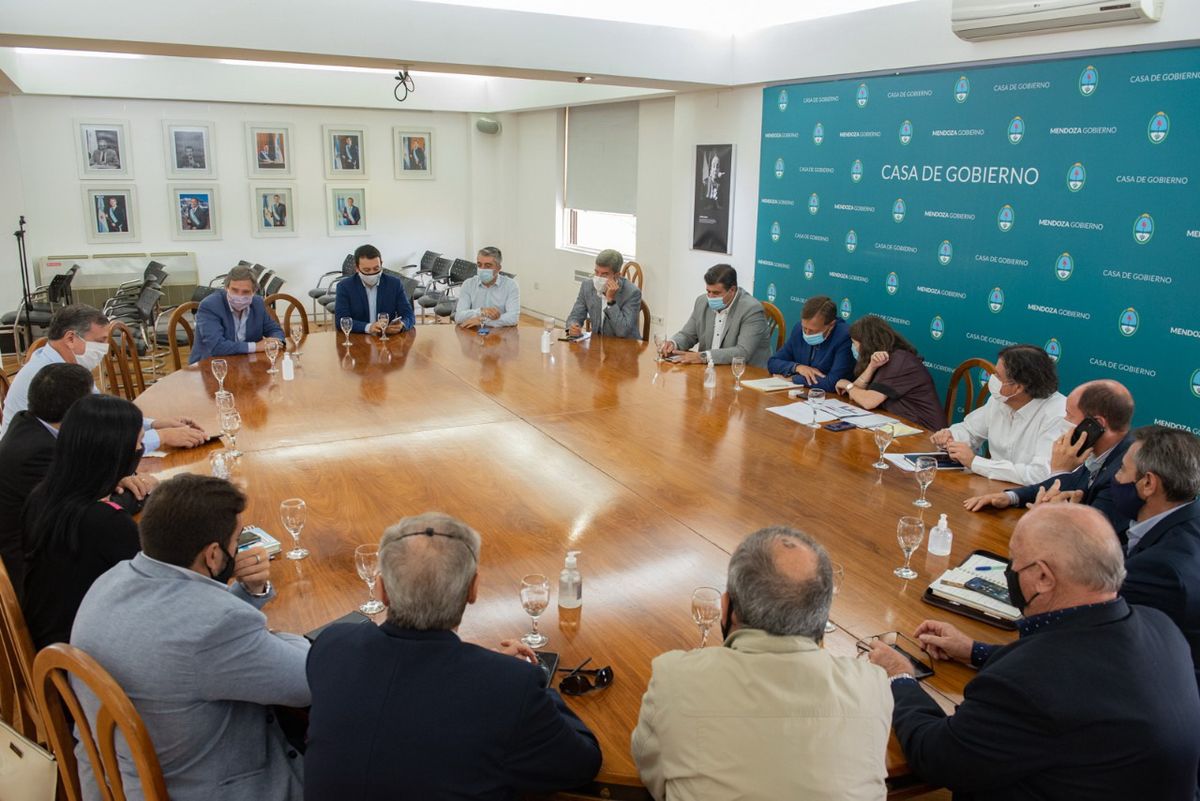 La disparidad que hoy existe en los sueldos de los intendentes mendocinos hace que uno de ellos gane menos de un tercio que otro