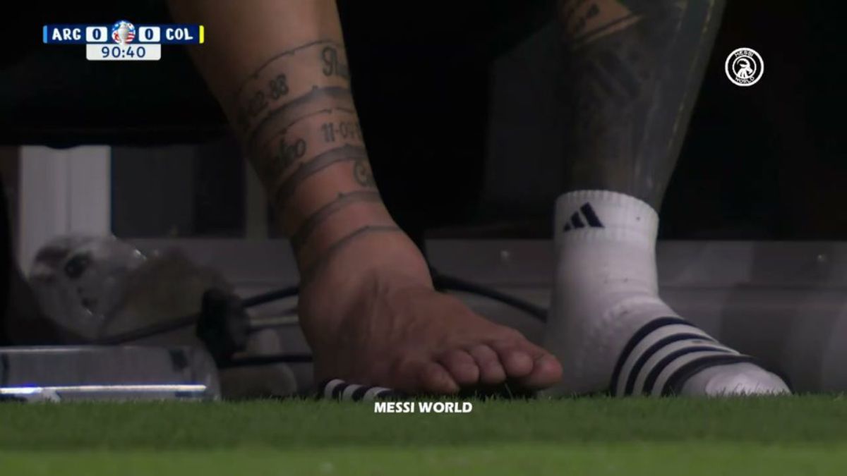 Imagen de la televisación del partido entre la Selección argentina y Colombia, que muestra cómo quedó el tobillo derecho de Lionel Messi, que sufrió un torcedura por pronación. Imagen de la televisación del partido entre la Selección argentina y Colombia, que muestra cómo quedó el tobillo derecho de Lionel Messi, que sufrió un torcedura por pronación.