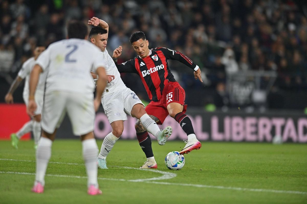 River y Libertad no pasaron del cero en Paraguay y la serie quedó abierta