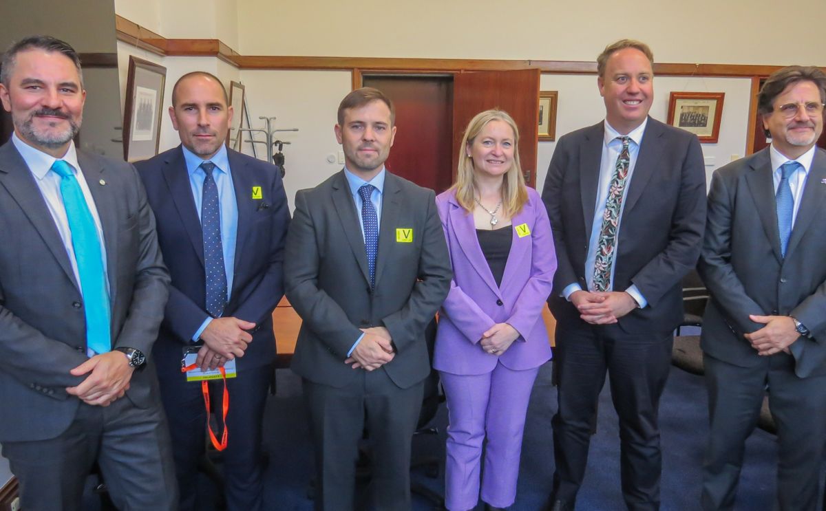 Jerónimo Shantal y Hebe Casado junto a empresarios y ejecutivos de multinacionales en Australia. Jerónimo Shantal y Hebe Casado junto a empresarios y ejecutivos de multinacionales en Australia.