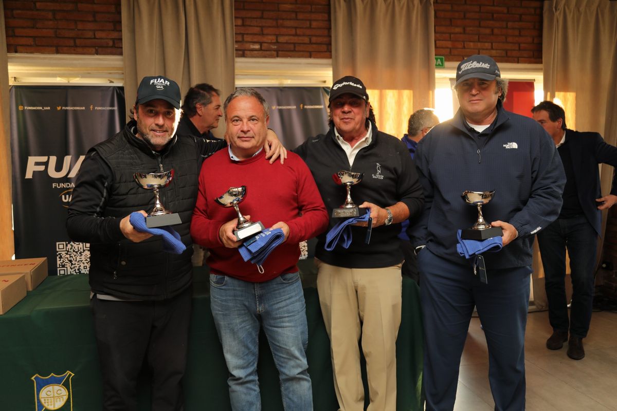 Los campeones: Gonzalo Intzés, Guillermo Sáez, Carlos Steindl y el Pescado Suárez Lago.