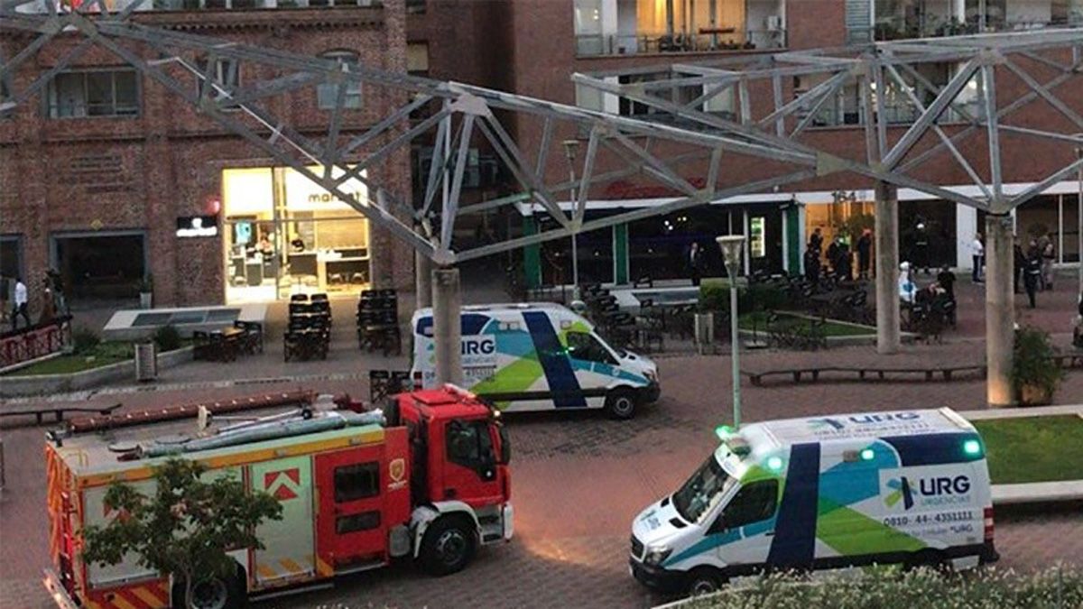 Un médico quiso rescatar a una mujer y murió tras caer por el hueco de un ascensor