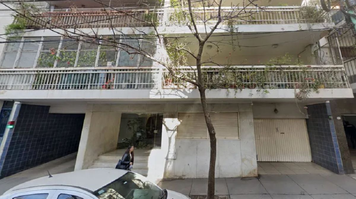 Cinco delincuentes ingresaron al departamento de una jubilada, la maniataron y se llevaron 30 mil dólares y otros objetos del valor Cinco delincuentes ingresaron al departamento de una jubilada, la maniataron y se llevaron 30 mil dólares y otros objetos del valor