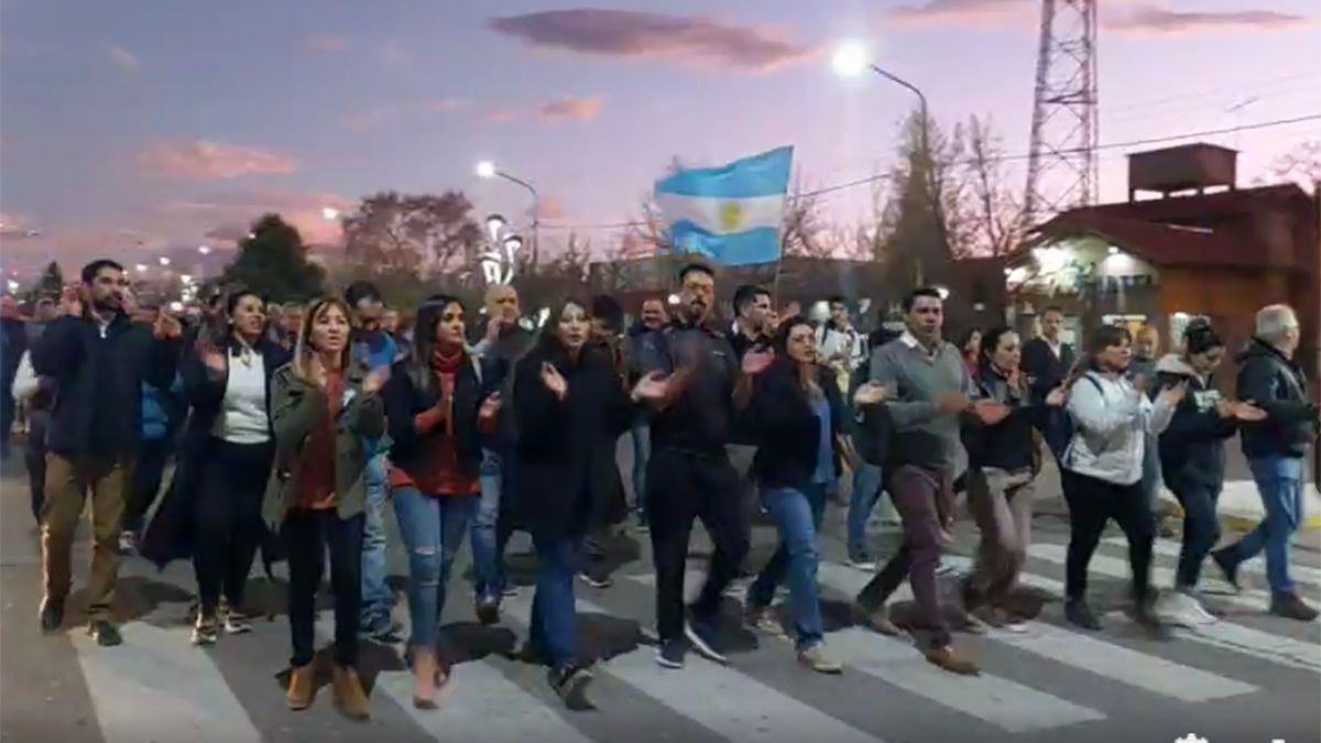 La marcha de este viernes en el sur mendocino. Imagen: Malargüe a diario.