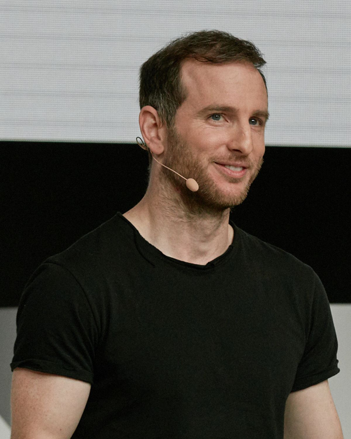 El cofundador de Airbnb, Joe Gebbia en el año 2017. Crédito: Wikipedia. El cofundador de Airbnb, Joe Gebbia en el año 2017. Crédito: Wikipedia.