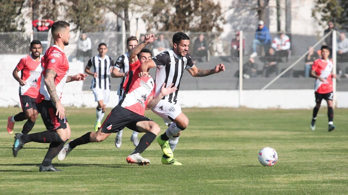 La última vez se enfrentaron en el Víctor Legrotaglie, en el 2022.