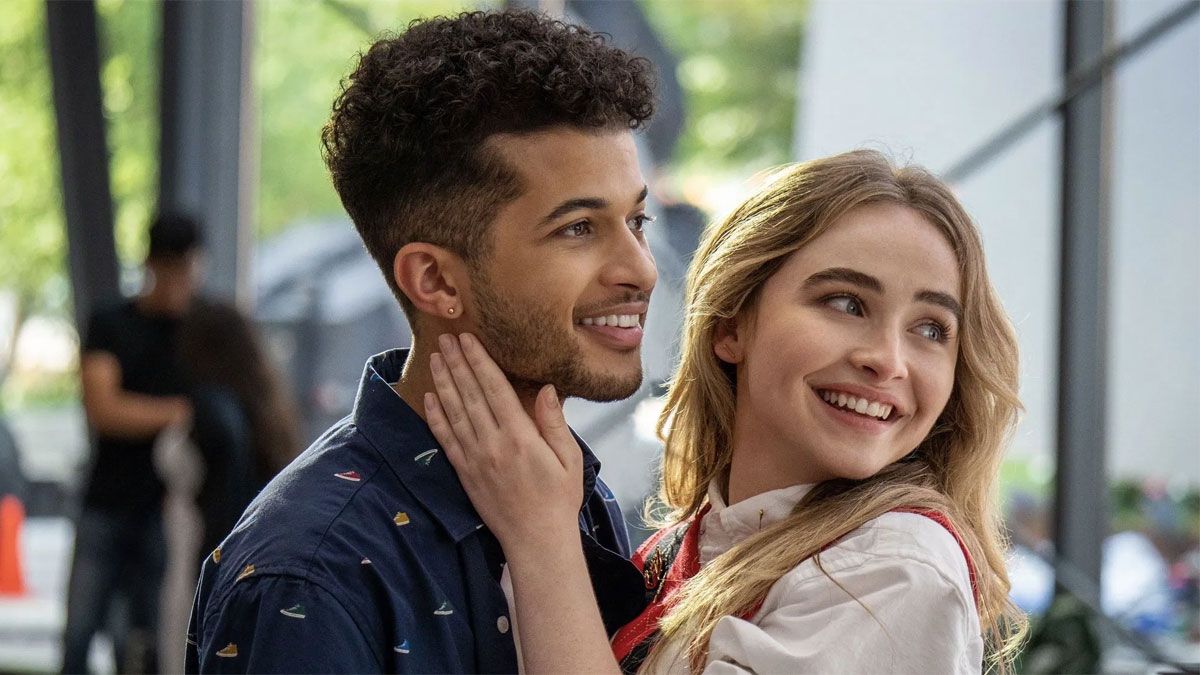 Jordan Fisher y Sabrina Carpenter son dos de los protagonistas principales de la película de Netflix. Jordan Fisher y Sabrina Carpenter son dos de los protagonistas principales de la película de Netflix.