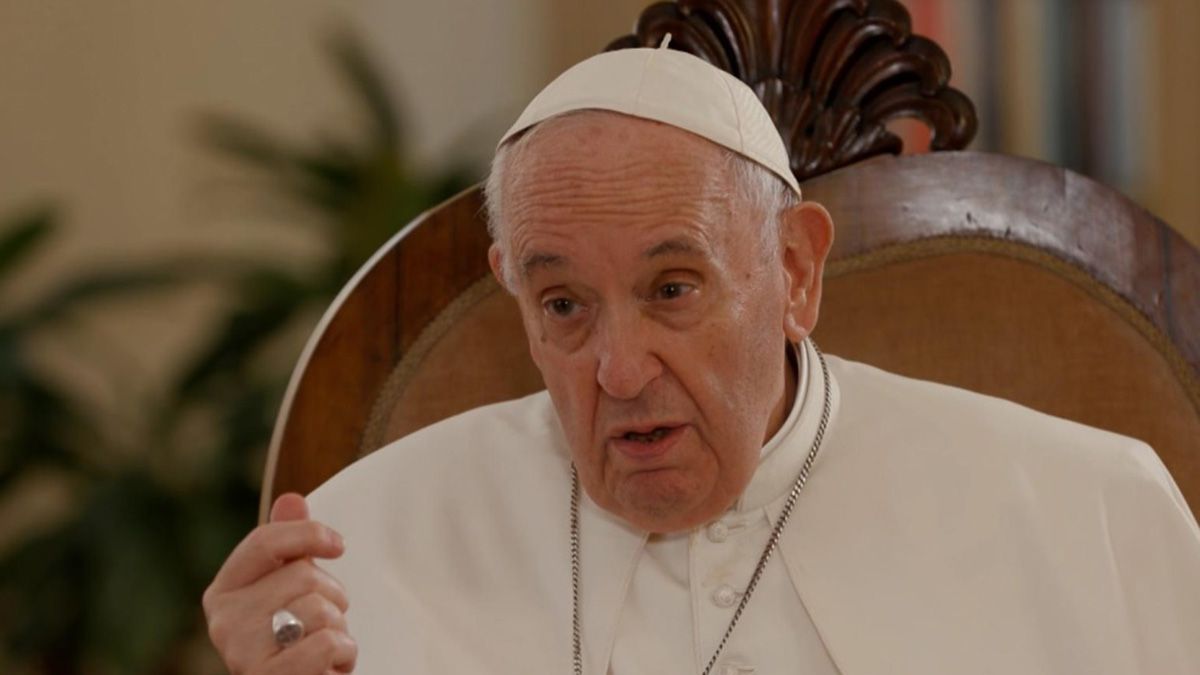 Francisco reveló que la carta de renuncia en caso de que peligre su salud es algo que se acostumbra a hacer entre los papas.