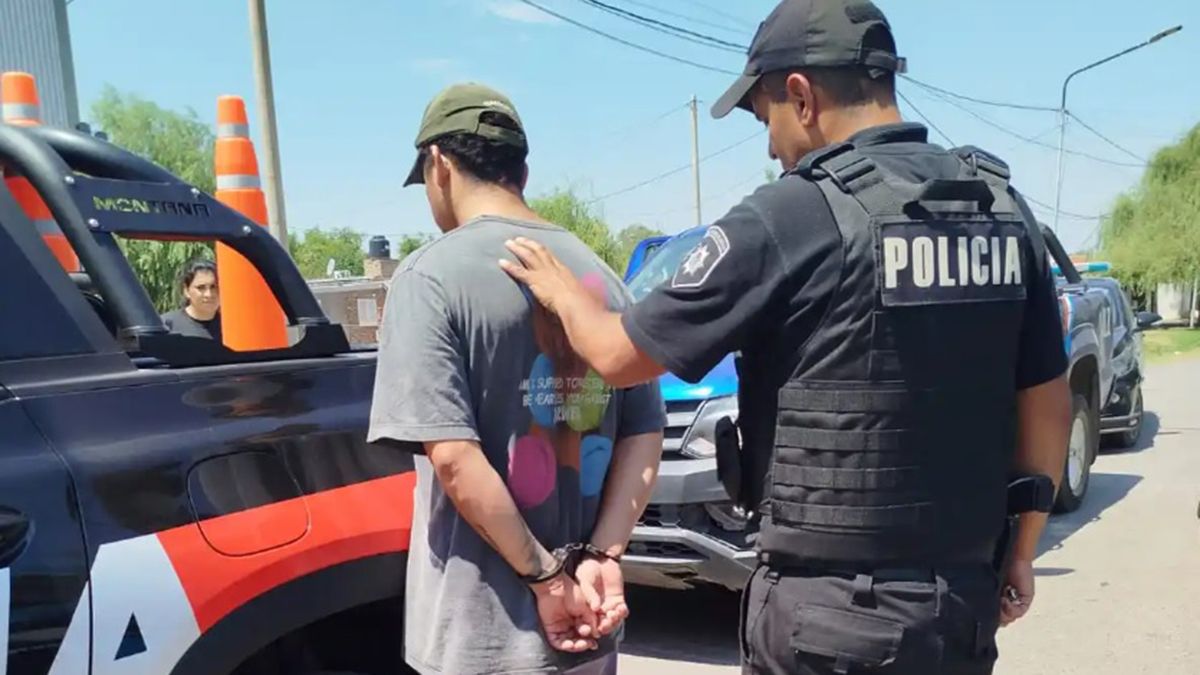 Un joven de 22 años asesinó a balazos a su padre en medio de una violenta discusión, tiro el cuerpo al río y fue detenido. Un joven de 22 años asesinó a balazos a su padre en medio de una violenta discusión, tiro el cuerpo al río y fue detenido.