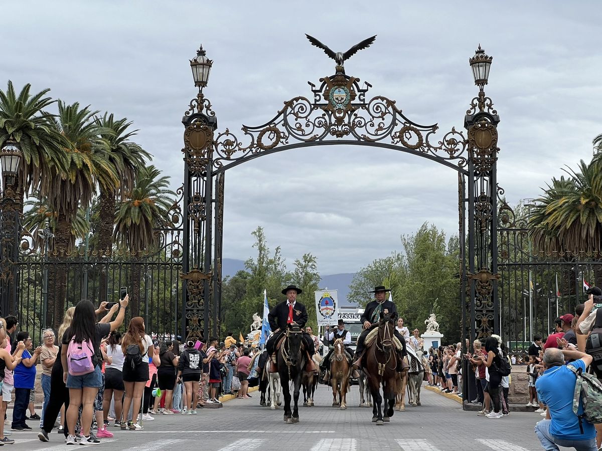 Los Portones del Parque General San Martín son el punto de partida para el Carrusel de la Vendimia.