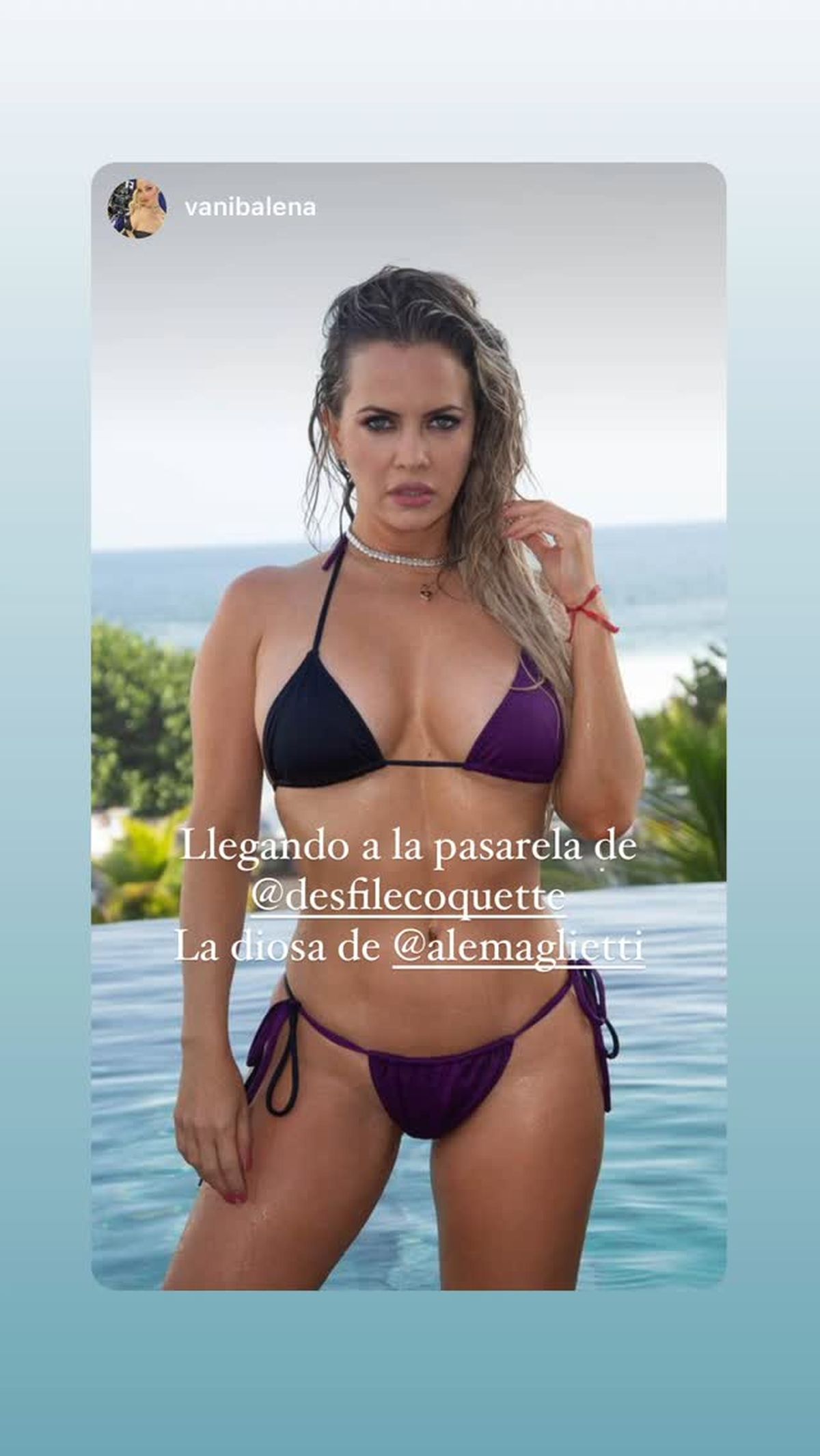 Alejandra Maglietti se suma al taparrabos ultra XS en clave satinado y mega ceñido. Alejandra Maglietti se suma al taparrabos ultra XS en clave satinado y mega ceñido.