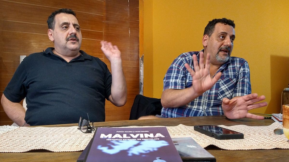 Fabián y Ariel Sevilla hablaron del trabajo conjunto que derivó en el libro orientado a adolescentes sobre la Guerra de Malvinas.