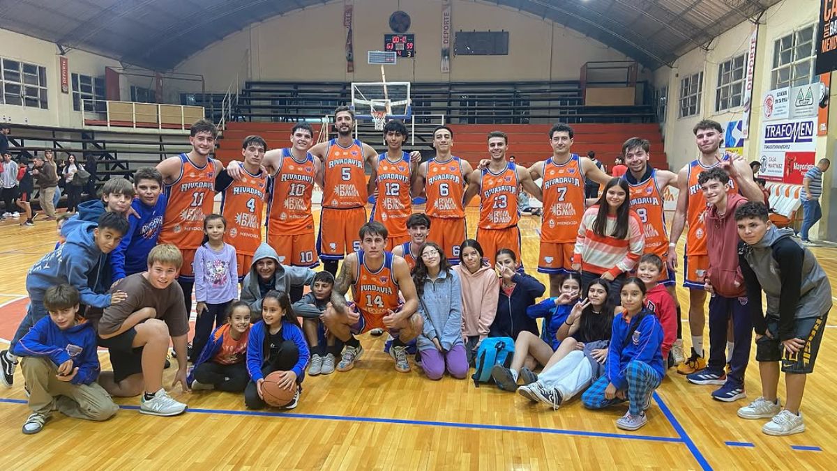 El campeón sigue sumando triunfos. Rivadavia Básquet le ganó de local a Atenas SC por el Apertura de la Superliga de Básquetbol de Mendoza.