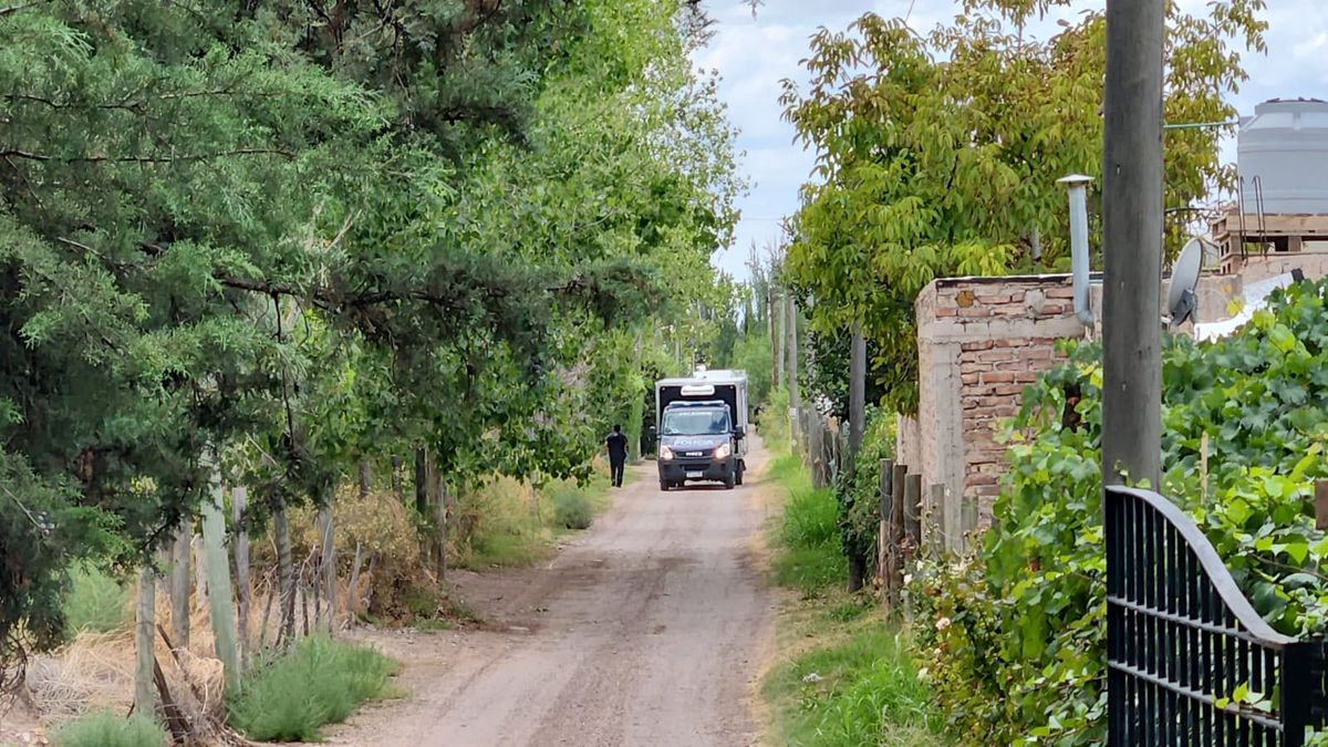 El hombre estaba dentro de su casa cuando se originó el incendio. El hombre estaba dentro de su casa cuando se originó el incendio.