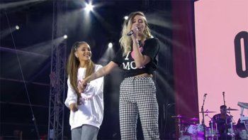 El emotivo momento en vivo entre Ariana Grande y Miley Cyrus