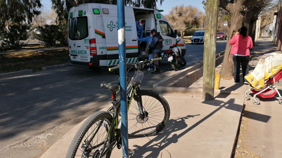 Dos mujeres chocaron en Las Heras, donde circulaban en moto y bicicleta