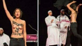 Controlaron a patadas a dos activistas feministas por irrumpir en una conferencia musulmana