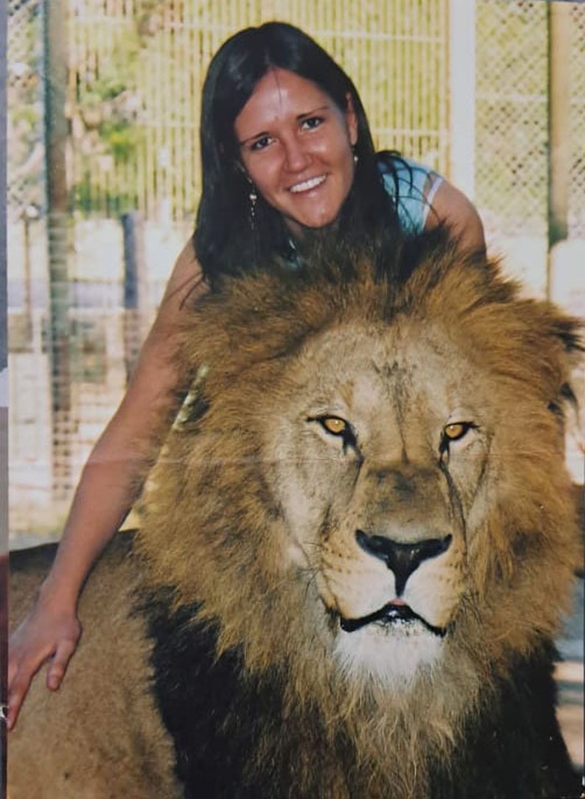 La veterinaria especialista en gatos pudo visitar a un león enorme en el ex zoológico de Buenos Aires. La veterinaria especialista en gatos pudo visitar a un león enorme en el ex zoológico de Buenos Aires.