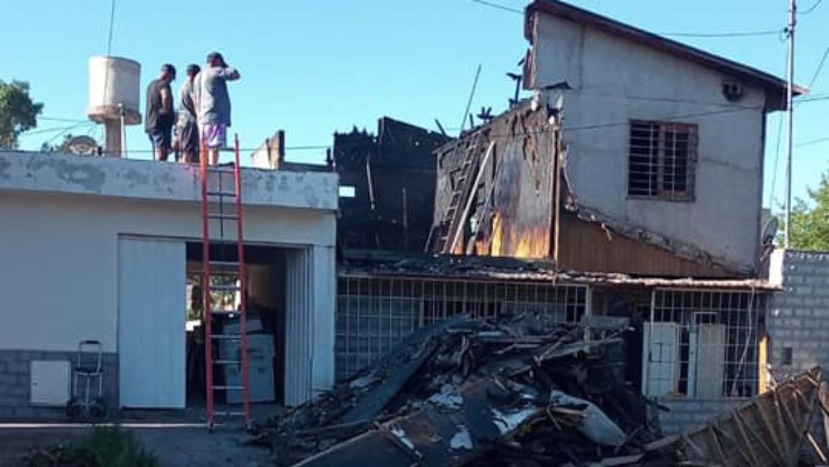 El incendio de Godoy Cruz se desató el pasado sábado en el barrio Tossi.