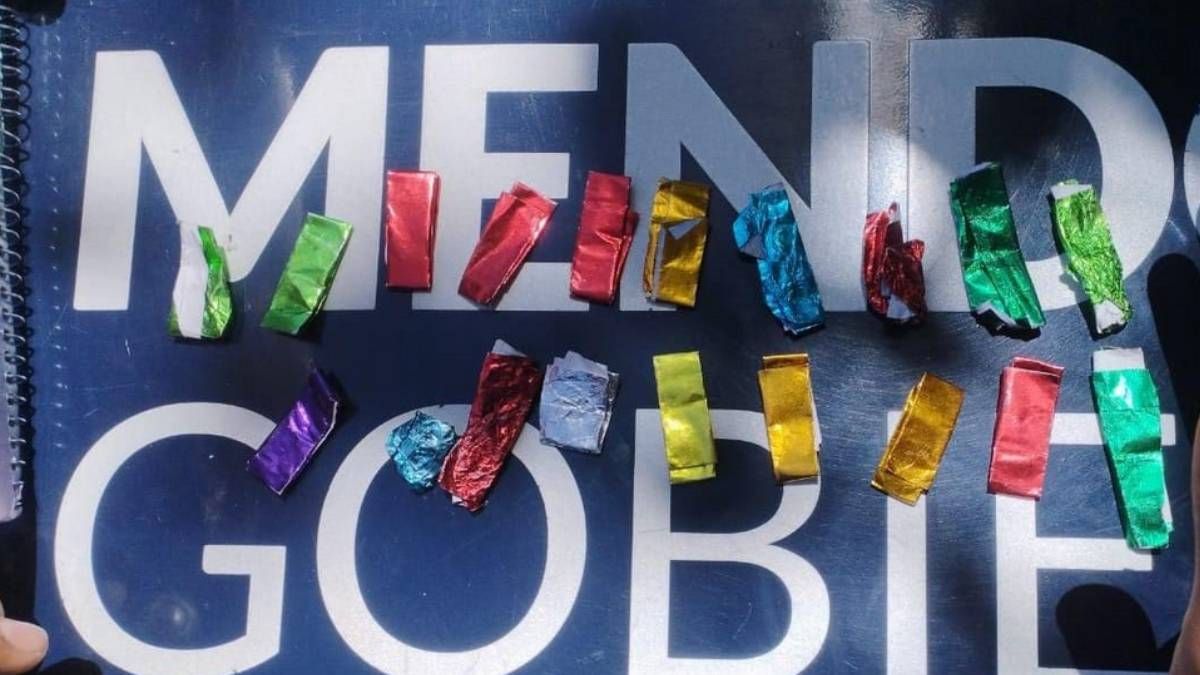 Los detenidos de 41 y 43 años tenían 19 envoltorios con cocaína en Las Heras. Los detenidos de 41 y 43 años tenían 19 envoltorios con cocaína en Las Heras.