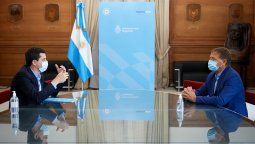 El ministro del Interior, Eduardo Wado de Pedro, y el gobernador Rodolfo Suarez este miércoles al mediodía en la Casa Rosada.