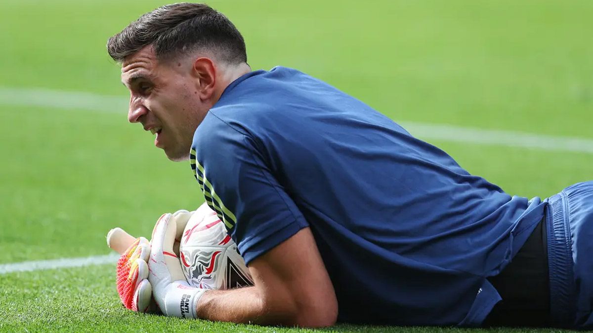 Emiliano Martínez y una marca histórica para el fútbol argentino