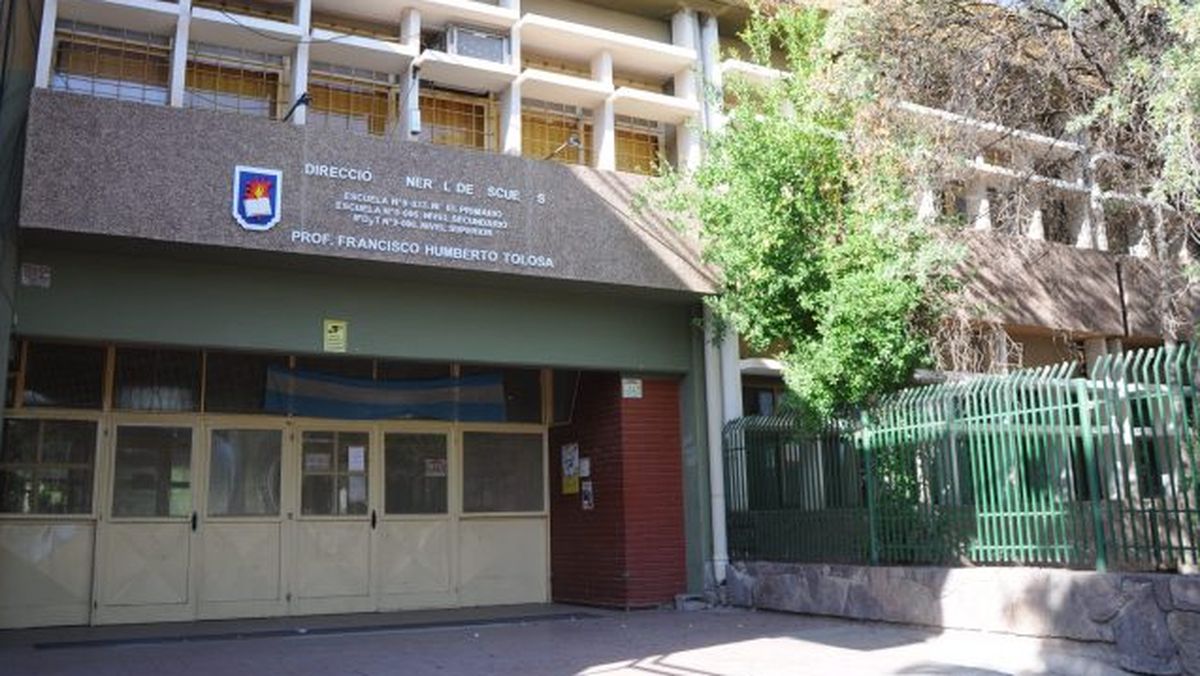 La DGE hizo obras en la escuela 9-033 Francisco Humberto Tolosa. Rivadavia se comprometió a continuar la ampliación. La DGE hizo obras en la escuela 9-033 Francisco Humberto Tolosa. Rivadavia se comprometió a continuar la ampliación.